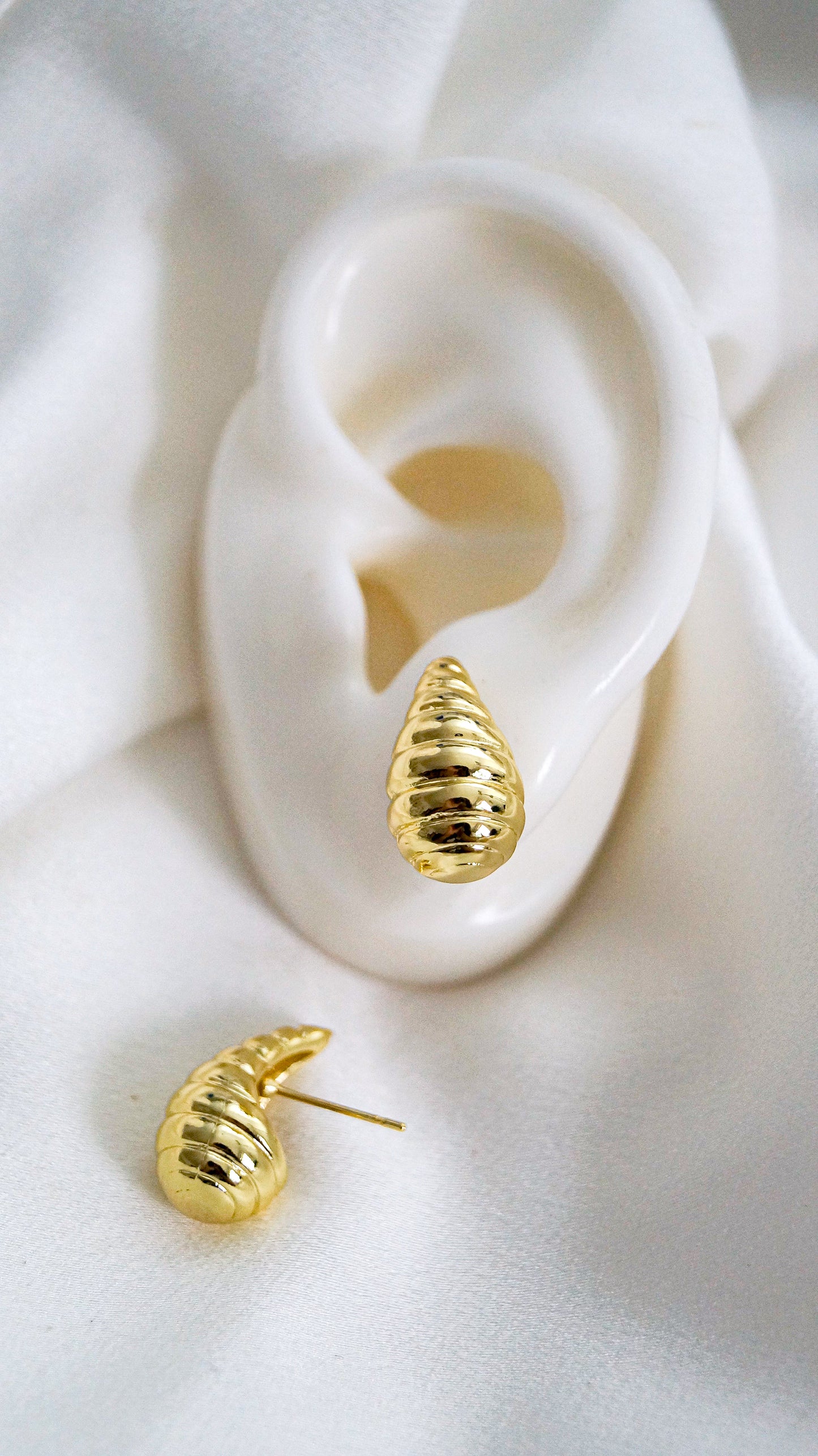 Aretes Estonia minis grabadas doradas