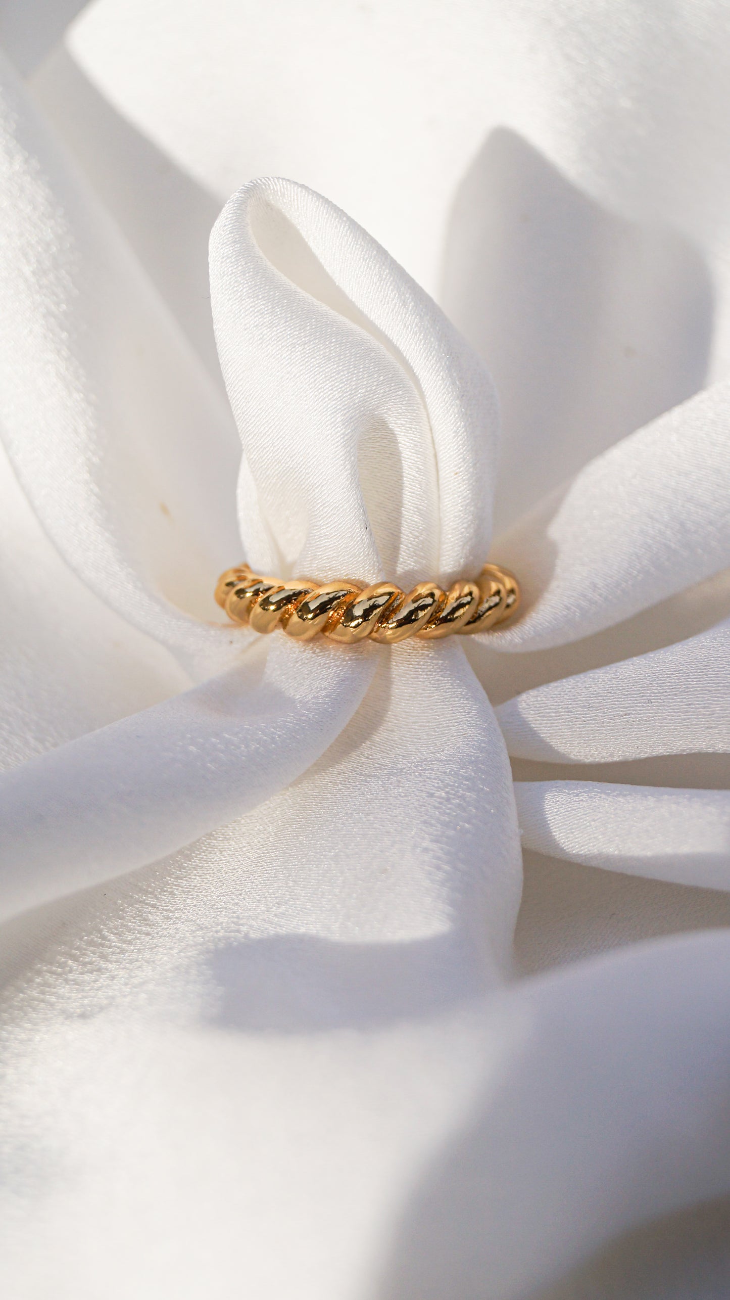Anillo Montebello dorado
