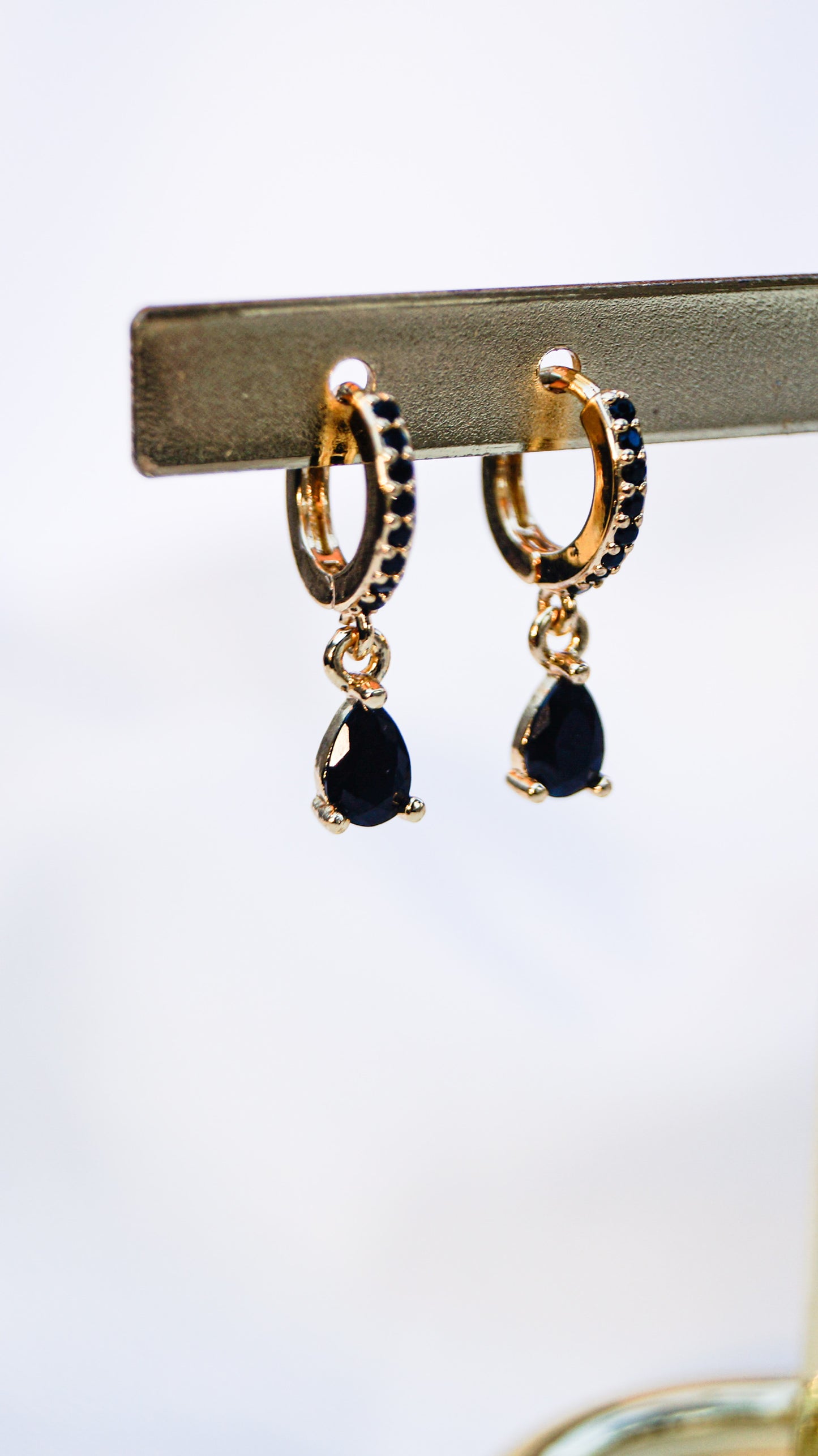 Set black
