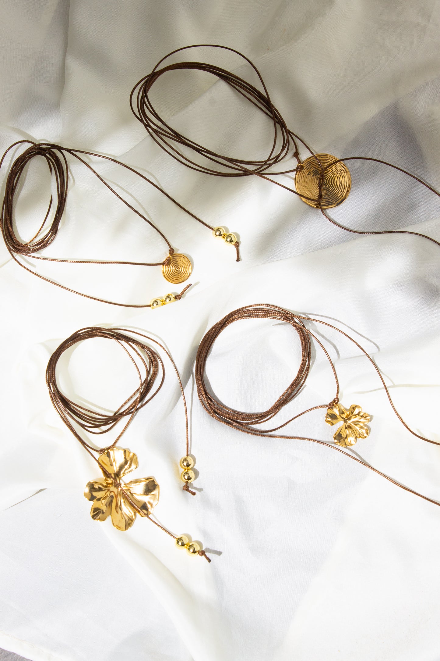 Collar infinito café