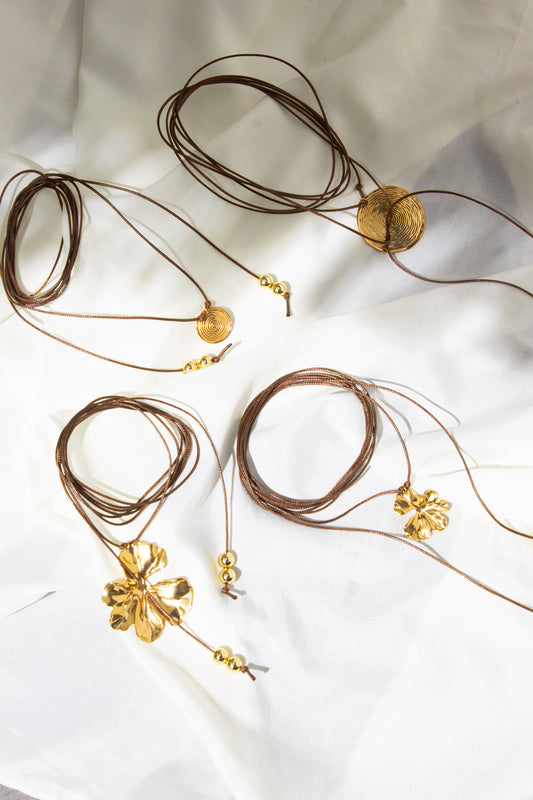 Collar infinito café