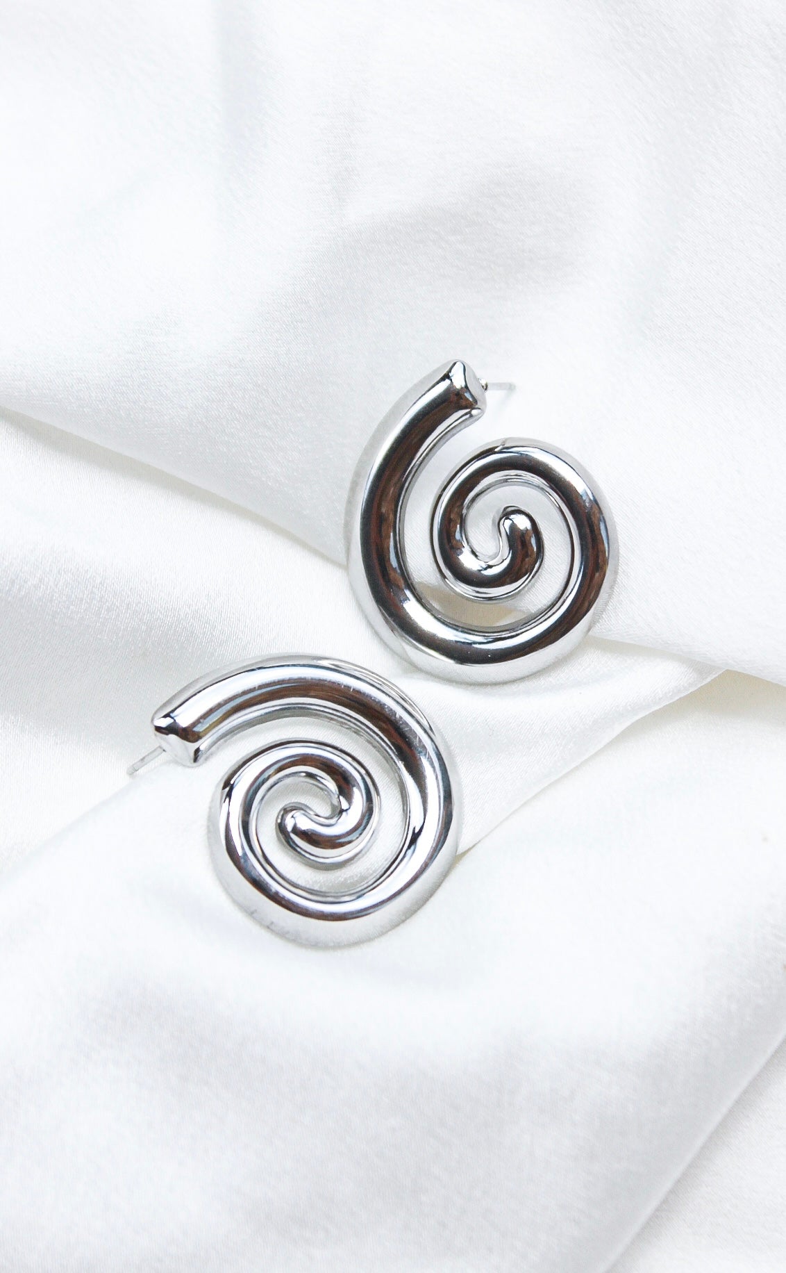 Aretes espiral plateado